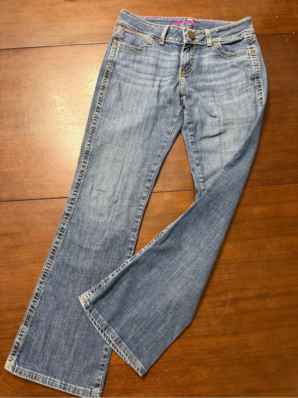 Wrangler Women’s Light Blue Denim Jeans Size 5/6 x 32 style code 09MWZDD midrise - Picture 2 of 12